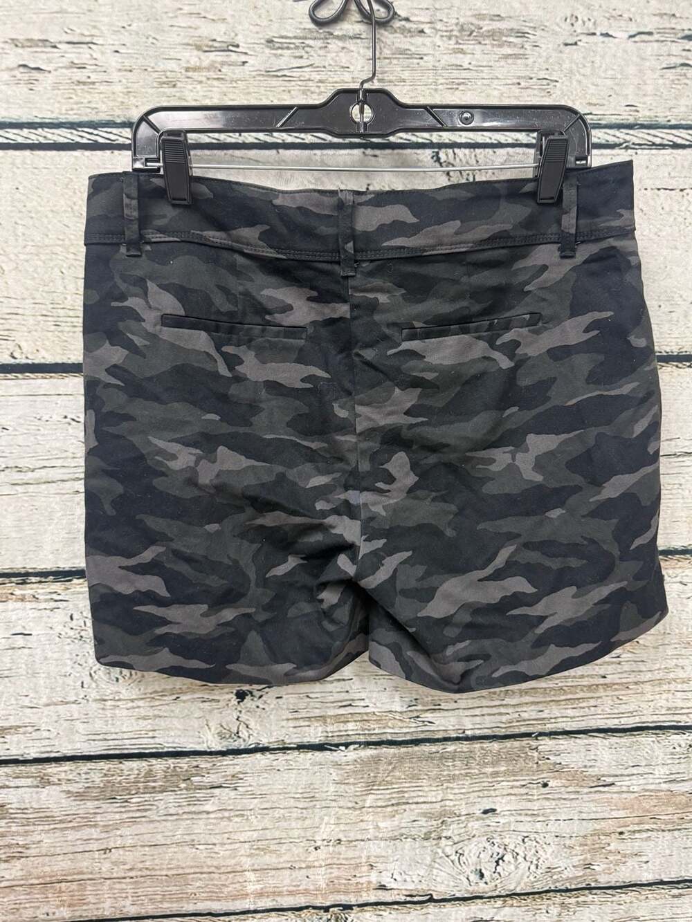 Size 10 Black Camo Shorts Isaac Mizrahi New York - Picture 3 of 4